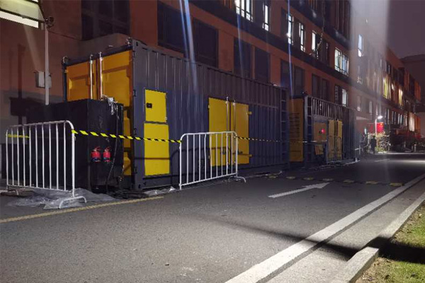 本溪柴油发电机组的输出电压是如何调节的？